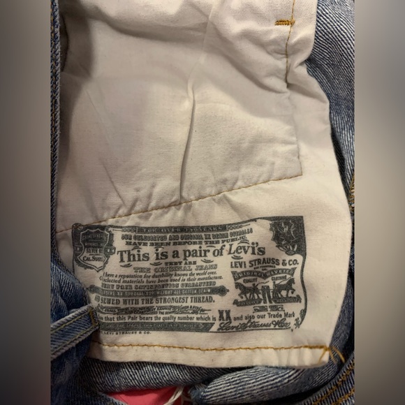 Levi’s 591 denim medium wash jean shorts. Waist 28 - Picture 8 of 9